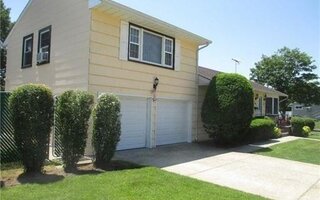 745 Anderson Ave, Franklin Square, NY 11010