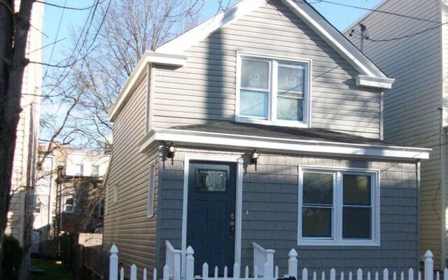 749 E 223rd St, Bronx, NY 10466 (Porch)