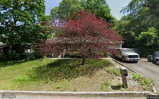 75 Hawthorne Rd, Kings Park, NY 11754
