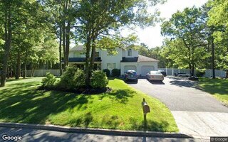 77 Freeman Ln, Manorville, NY 11949