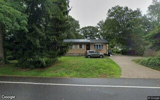 77 Magnolia Dr, Selden, NY 11784