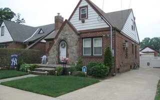 78 Hoffman St, Franklin Square, NY 11010