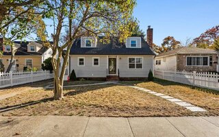 78 Jesse St, Freeport, NY 11520