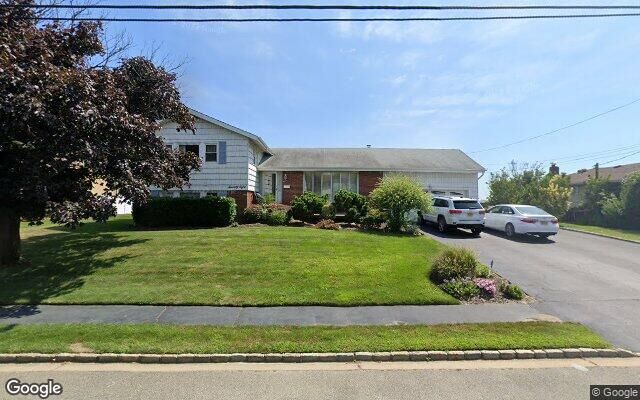 78 Riviera Dr S, Massapequa, NY 11758