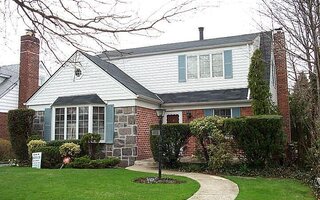 79 Celler Ave, New Hyde Park, NY 11040