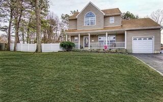 8 Ann St, Selden, NY 11784