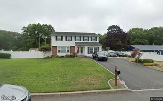 8 Cheshire Dr, Farmingville, NY 11738
