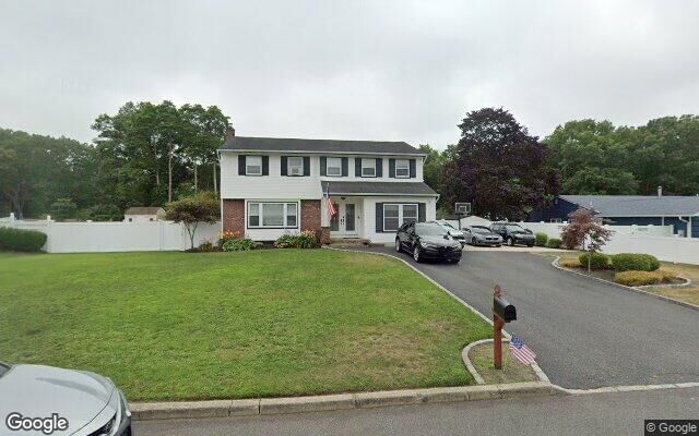 8 Cheshire Dr, Farmingville, NY 11738
