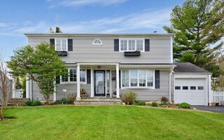 8 Derby Rd, Hicksville, NY 11801