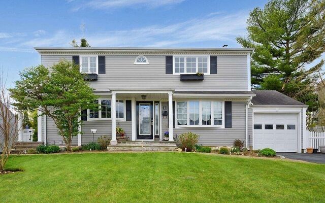 8 Derby Rd, Hicksville, NY 11801 (Yard)