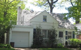 8 Oak Dr, New Hyde Park, NY 11040