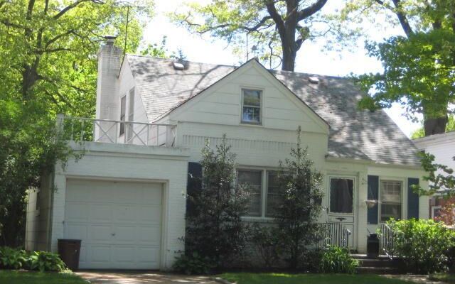 8 Oak Dr, New Hyde Park, NY 11040