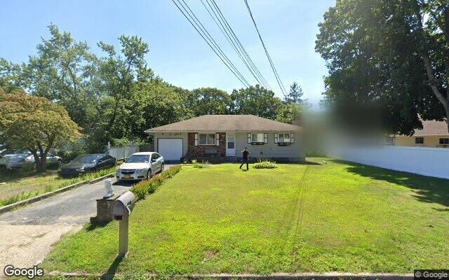 80 Chestnut St, Brentwood, NY 11717