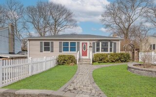 81 Queen Dr, Sound Beach, NY 11789