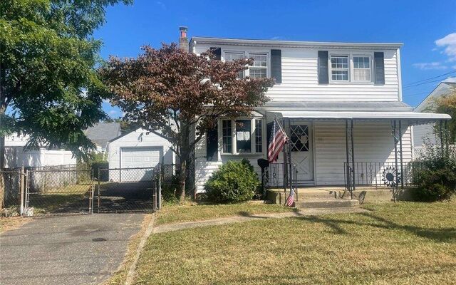 831 Keith Ln, West Islip, NY 11795 (House View)