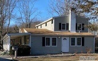 84 Oakwood Ave, Bayport, NY 11705