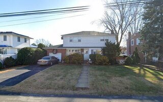 86 Manhattan Ave, West Babylon, NY 11704