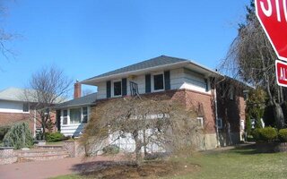 868 Bromton Dr, Westbury, NY 11590