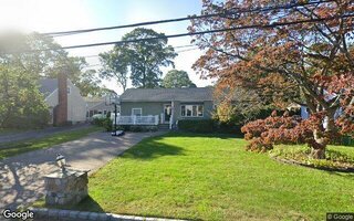 88 Ward St, West Islip, NY 11795