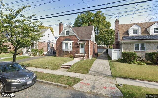 89-31 211th St, Queens Village, NY 11427