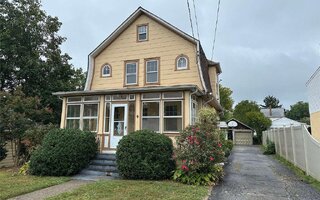 9 Rose Ave, Glen Cove, NY 11542