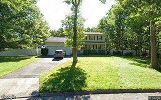 9 Green Ct, Manorville, NY 11949