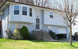 9 Harmony Ln, Glen Cove, NY 11542