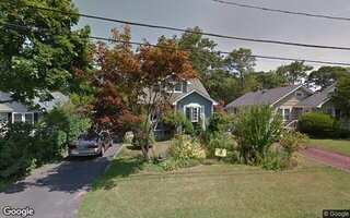 9 Oak St, Bayport, NY 11705