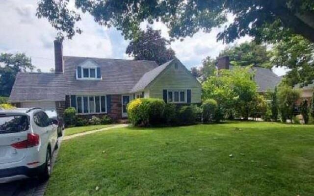 90 Amherst St, Garden City, NY 11530 (Yard)