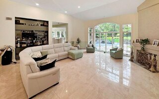 91 Harbor Rd, Saint James, NY 11780