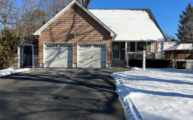 94 Carman Pl, Amityville, NY 11701 (House View)
