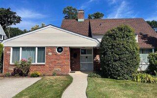 94 Pilgrim Ln, Westbury, NY 11590