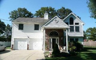 943 Macarthur St, Bohemia, NY 11716