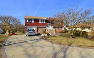 944 Essex Ct, West Hempstead, NY 11552