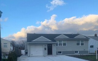 96 Brentwood Ln, Valley Stream, NY 11581