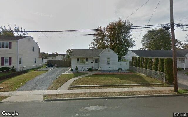 96 Birs Ave, Lindenhurst, NY 11757