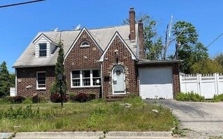 99 Park St, Patchogue, NY 11772